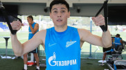 "По многочисленным просьбам". "Зенит" показал Исламхана болельщикам