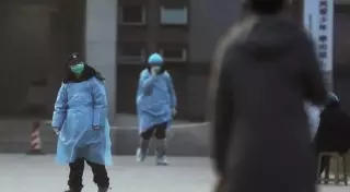 "Тұмауға ұқсайды". Дәрігер Қытайда өршіп тұрған вирустың басты белгілерін атады