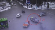 Полицейского три километра тащили на капоте авто в Шымкенте