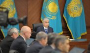 "Бойыңыз ұзын, отырыңыз". Тоқаев Үкімет отырысында министр мен әкімдерге не деді?