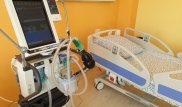 Фонд Булата Утемуратова подарил аппарат ИВЛ больнице в Шелеке