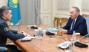 Назарбаев встретился с министром обороны