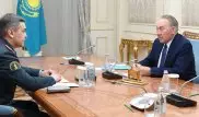 Назарбаев встретился с министром обороны