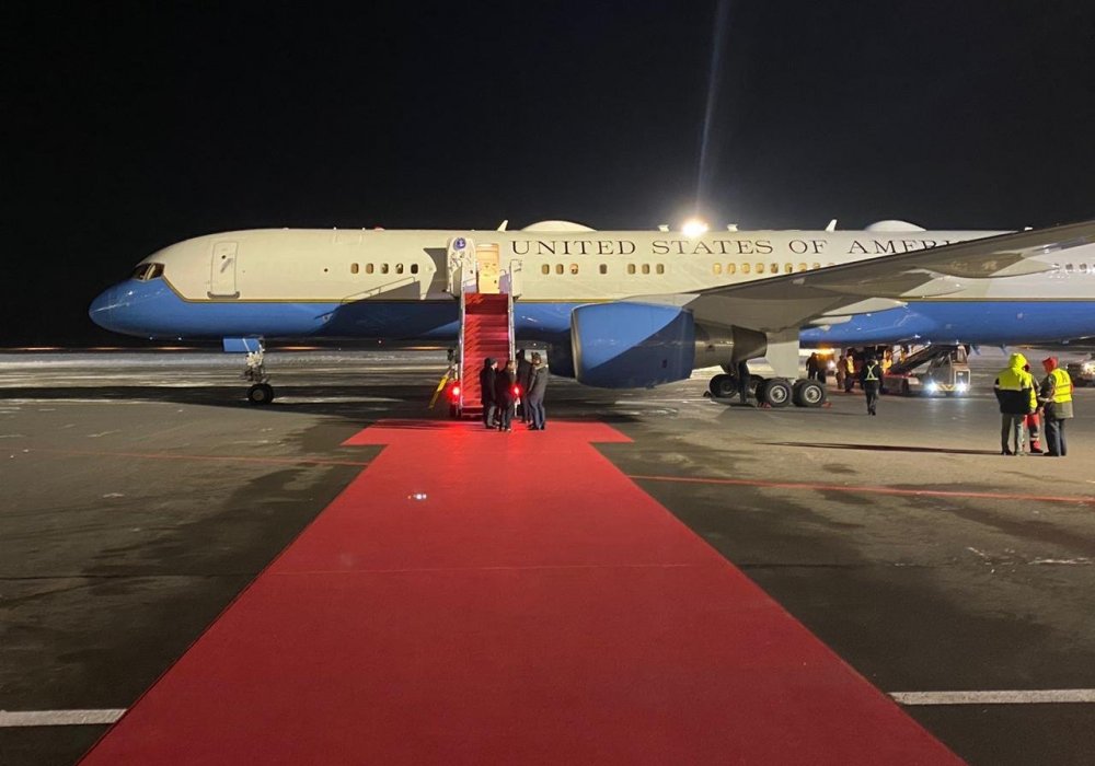 Самолет госсекретаря США Майка Помпео в аэропорту Нур-Султана. © MFA Qazaqstan