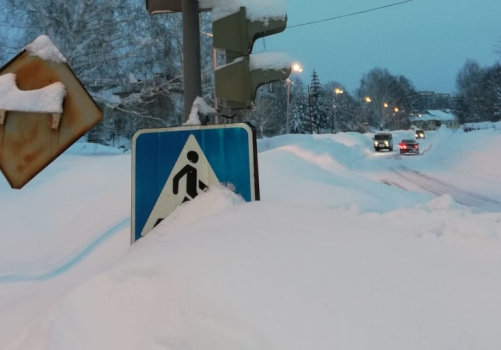 В казахстанском городе выпало 3,5 метра снега