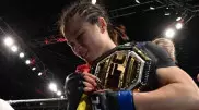 Чемпионка UFC из Китая решила покинуть страну из-за коронавируса