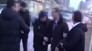 Задержание главного ветеринара Актау сняли на видео