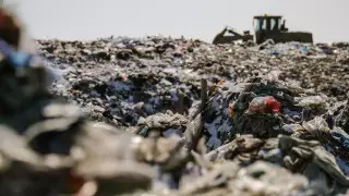 Мусора на 42 футбольных поля накопилось в Казахстане