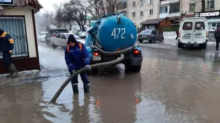 Уральск затапливает талыми водами
