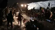 Десятки человек погребли две лавины в Турции: вторая обрушилась на спасателей