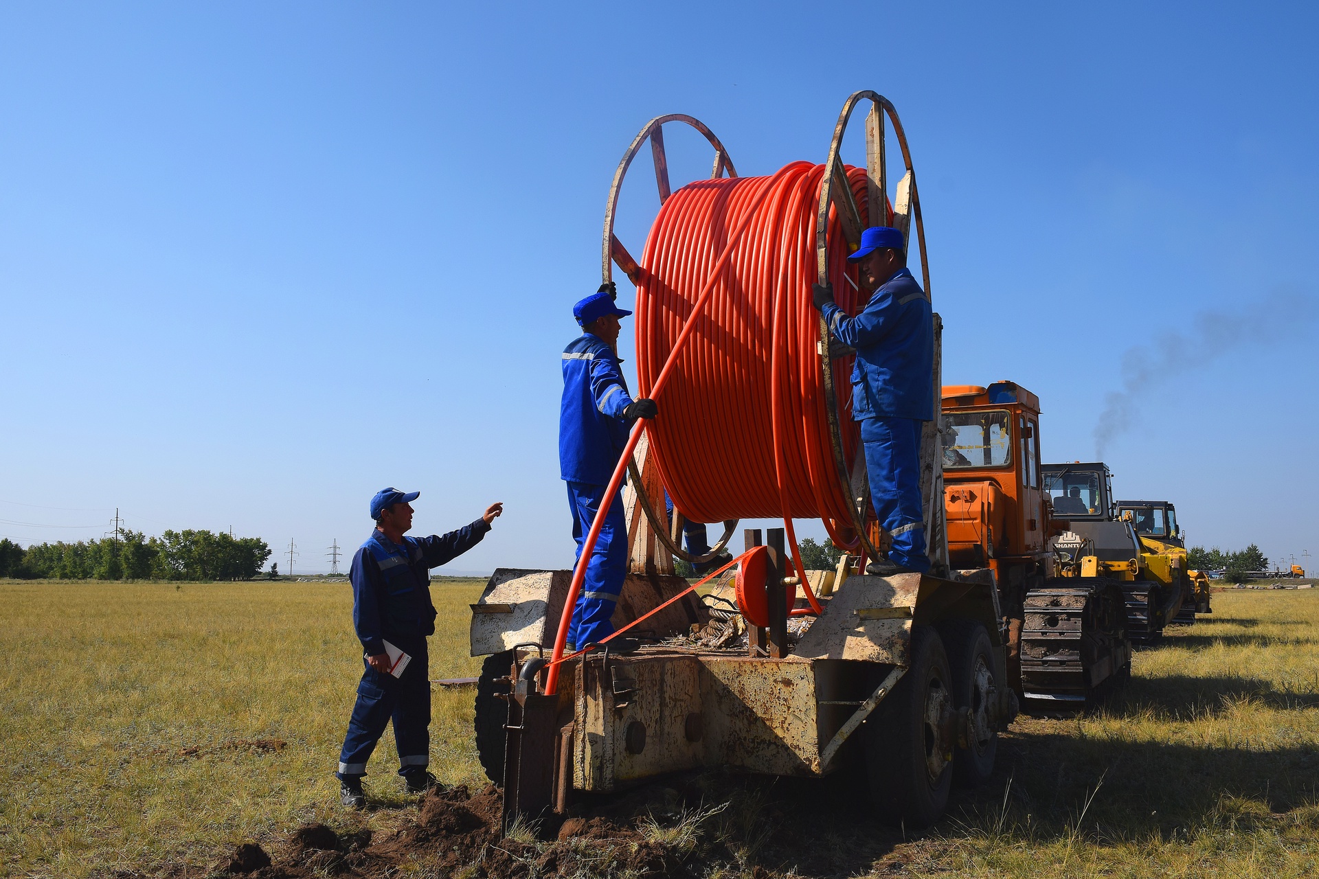 стройка волс. оптоволокно казахтелеком. монтажник оптоволокна. Gpon wifi_0420. строительство волс.