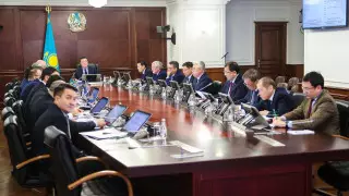 Мамин провел совещание с министрами