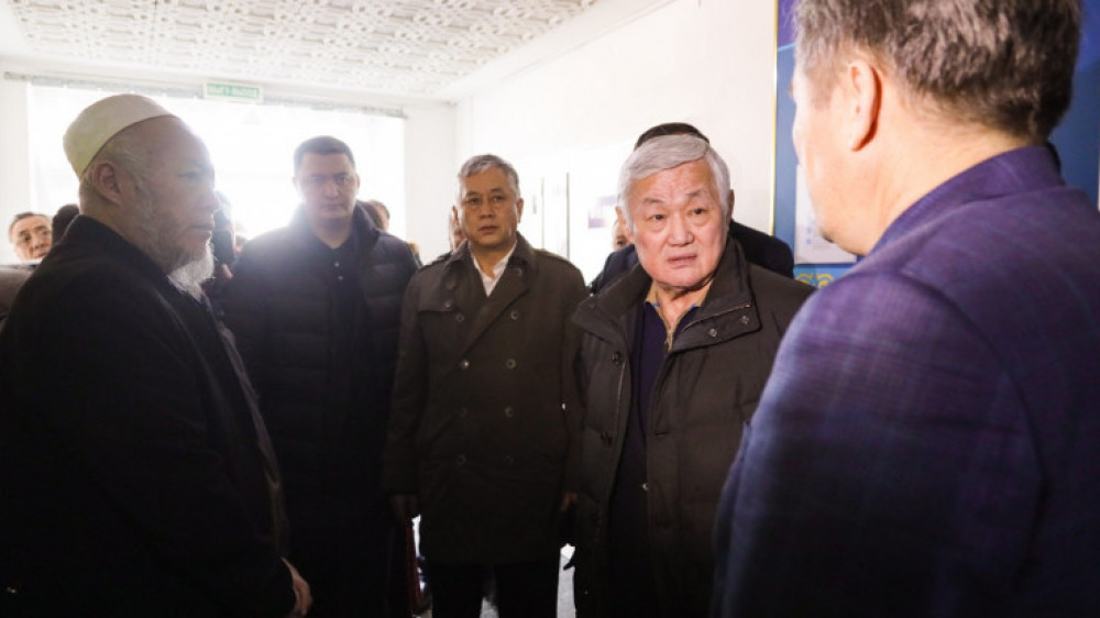 Бердібек Сапарбаев ауыл ақсақалдарымен кездесуде. Фото: primeminister.kz