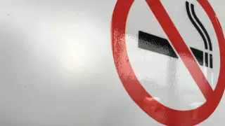 Украинца оштрафовали на 132 тысячи тенге за курение в самолете