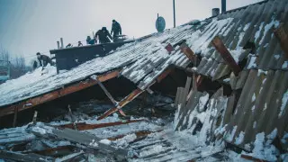 Снег обрушил кровлю дома в Нур-Султане