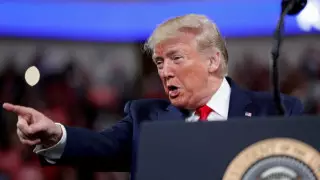 "Вон отсюда": Трамп уволил свидетелей обвинения по делу об импичменте