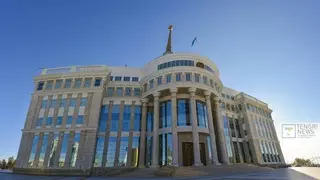 Сколько человек работает в Администрации Президента