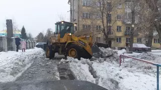 В Усть-Каменогорске идет крупномасштабная очистка от снега