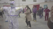 Медики из Уханя станцевали для больных коронавирусом