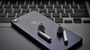 Apple создает недорогие AirPods