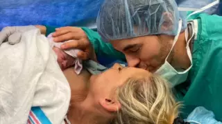 Курникова и Иглесиас показали фото новорожденного ребенка