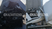 Авто зажало между грузовиками по дороге в Нур-Султан. Двое погибли