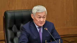 "Нам должно быть стыдно". Сапарбаев дал первые поручения на новом посту