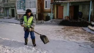 Казахстанцы могут обязать акимат убирать снег во дворах