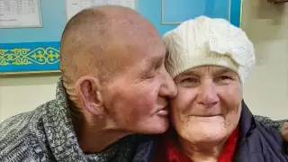 Воспитанники детдома встретились спустя 40 лет и решили пожениться в Алматы