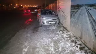 Девочек-подростков сбили на обочине в Алматы: одна из них в тяжелом состоянии