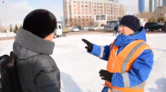 Женщина, которая чистит снег в Нур-Султане, обратилась к астанчанам