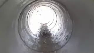 Жители казахстанского села, чтобы куда-то попасть, проходят через подземную трубу