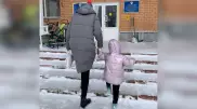 4-летнюю девочку без присмотра нашли возле детсада в Нур-Султане