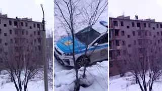 Жителя поселка Актау, пытавшегося привлечь внимание бывшей жены, сняли на видео