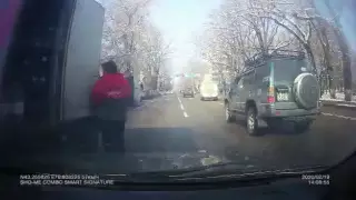 Авто на скорости сбило мужчину в Алматы: инцидент попал на видео