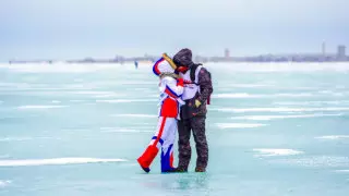 "Гуляли как-то по Балхашу чабан и балерина"