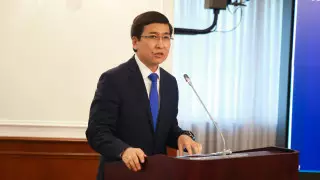 "ЖОО-лар сапасыз білім береді". Аймағамбетов көпшілік айтатын сынға жауап берді