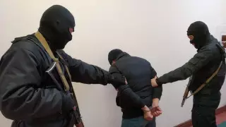 Сбежавший с оружием солдат задержан - МВД