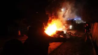 "Вирус нам везут". Автобусы с эвакуированными из Китая украинцами закидали камнями