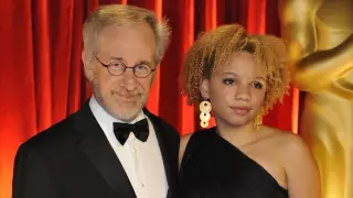 Дочь Спилберга стала порноактрисой и стриптизершей