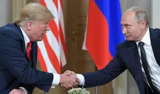 Путин собирается помочь Трампу выиграть выборы - СМИ