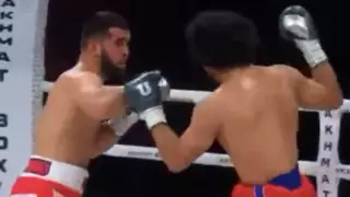 Боксер из Казахстана трижды побывал в нокдауне и проиграл нокаутом россиянину
