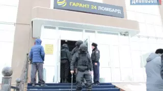 "Люди прямо плачут": Как казахстанцы штурмовали офисы "Гарант 24"