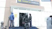 "Люди прямо плачут": Как казахстанцы штурмовали офисы "Гарант 24"