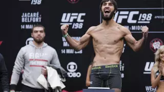 Участник массовой драки после боя Хабиба одержал досрочную победу в UFC