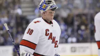 Заливщик льда встал в ворота и стал звездой матча в НХЛ