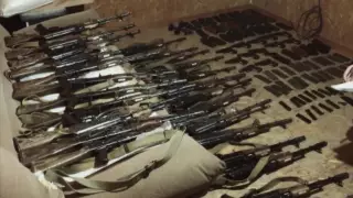 29 автоматов и 24 пистолета пытались продать сбежавший солдат и его соучастники