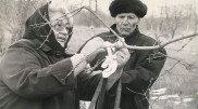 "Там, где покоится дед, завязывали белые ленточки". Историю одного фото рассказала внучка Ильяса Жансугурова
