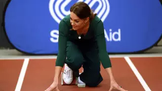 Кейт Миддлтон вышла на публику в брюках за 3000 тенге