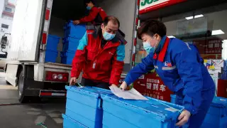 Коронавирус дольше живет на картоне и пластике - минздрав США